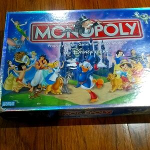 Monopoly Game Disney Edition 8 Collectible Mover Pieces